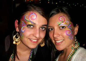 Wanna have a girls night in, or a party with friends? Colorfulevents has plentiful options.