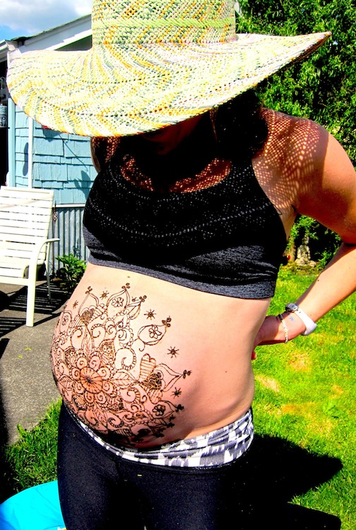 Henna body art - Belly art